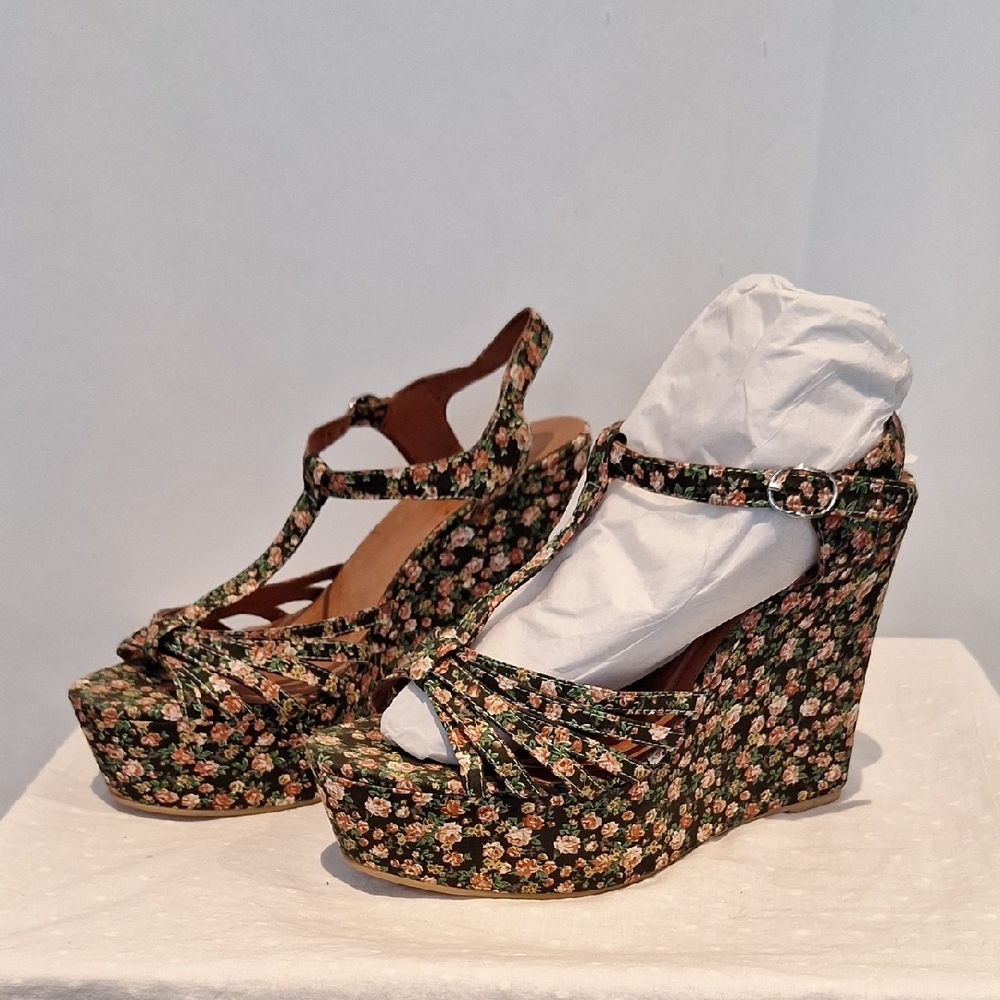 Jeffery Campbell Swansong Dainty Floral Platform Sandals Size 9